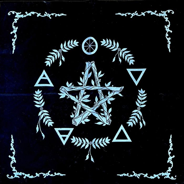 Илгэн хөзрийн дэвсгэр | Altar Cloth