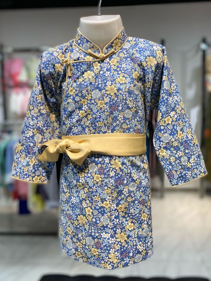 Цэцэгэн хээтэй цэнхэр дээл