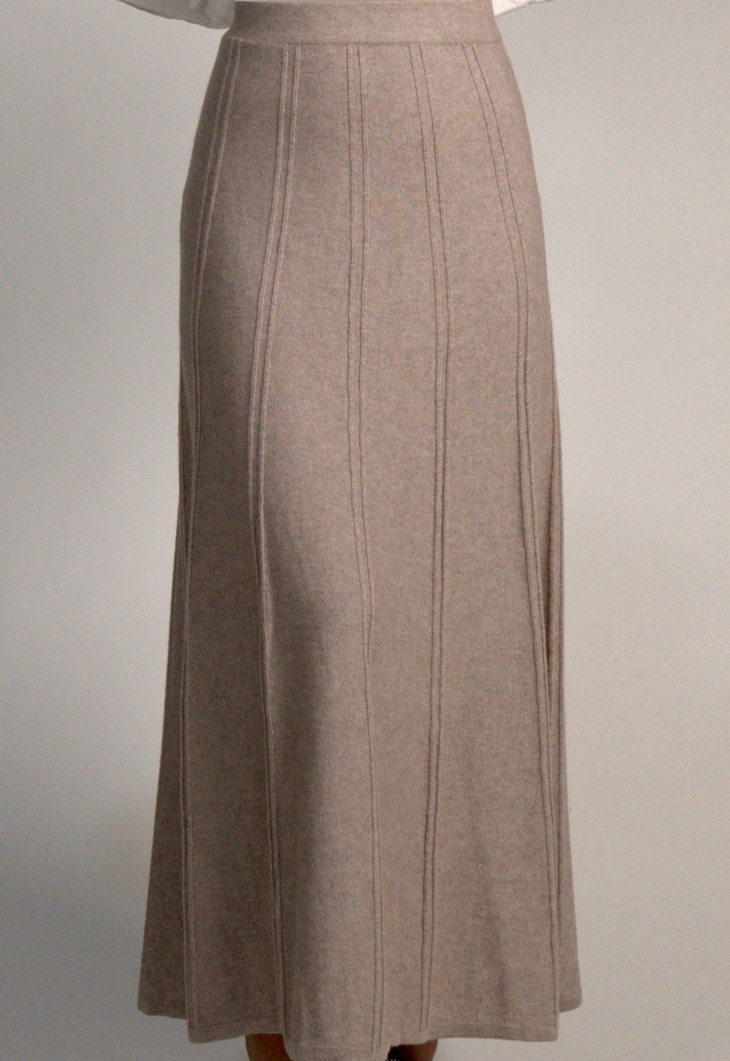 A хэлбэртэй урт юбка