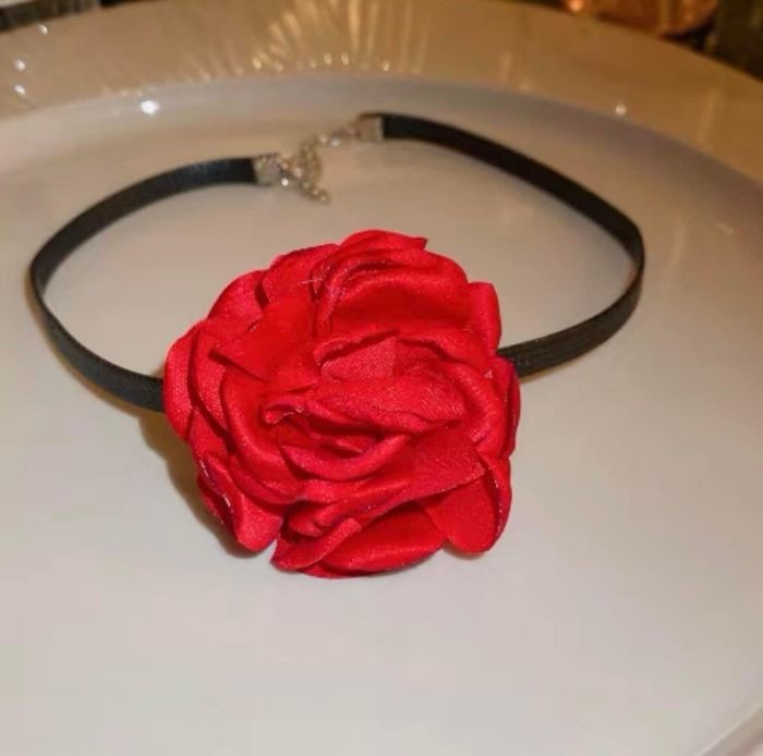 Сарнайтай чокер 