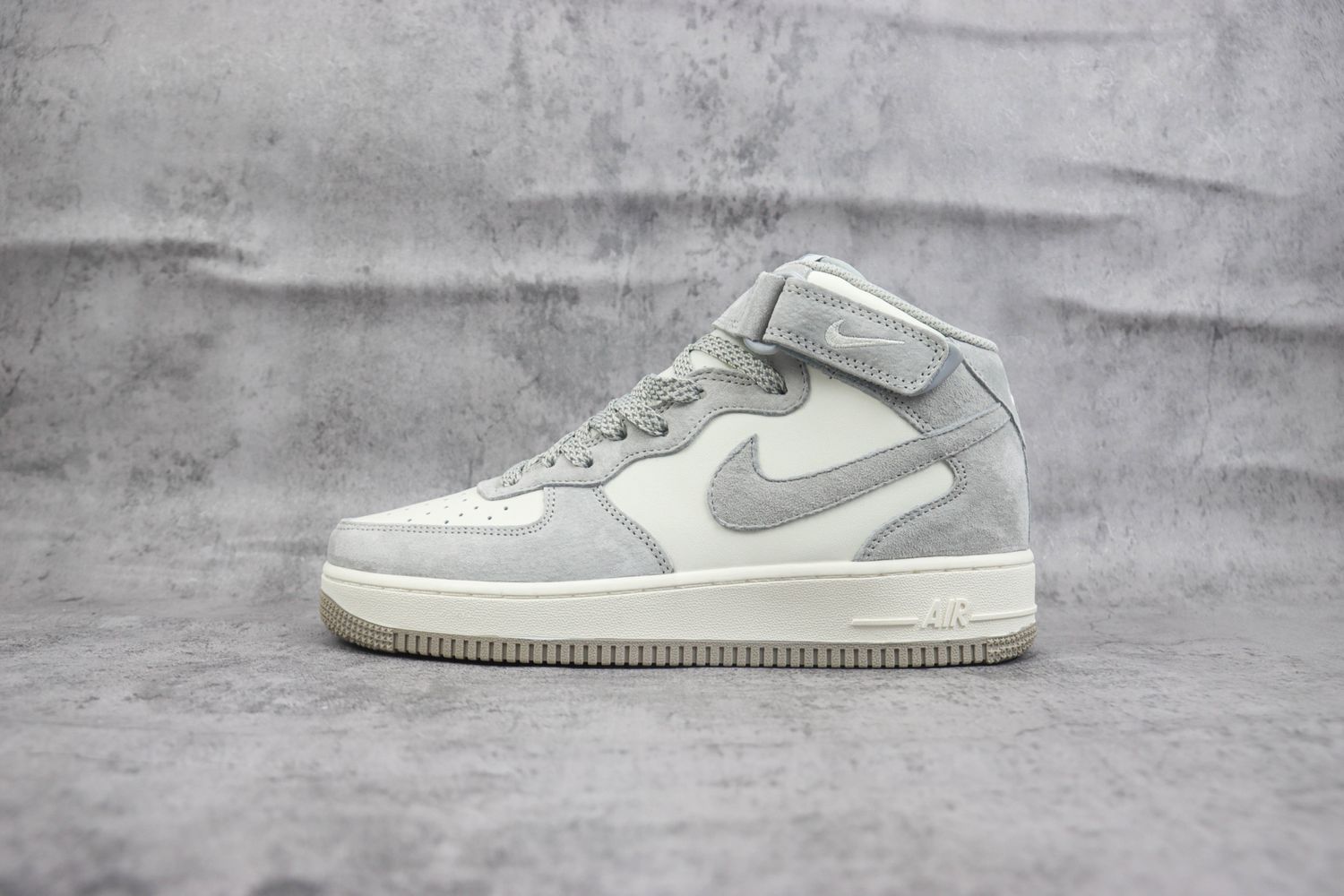 Nike Air Force 1 Mid 