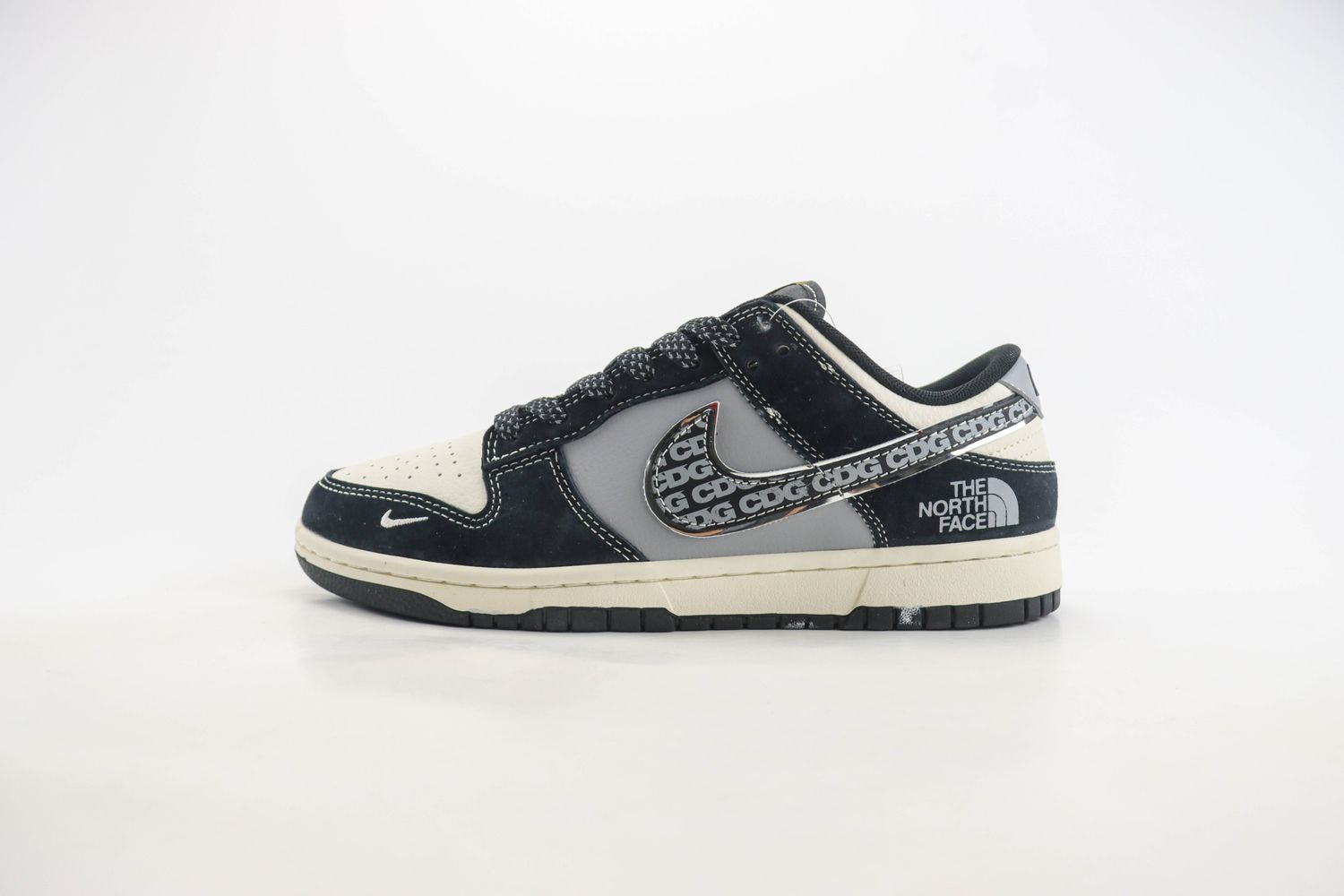 Nike SB Dunk Low x The North Face 35 
