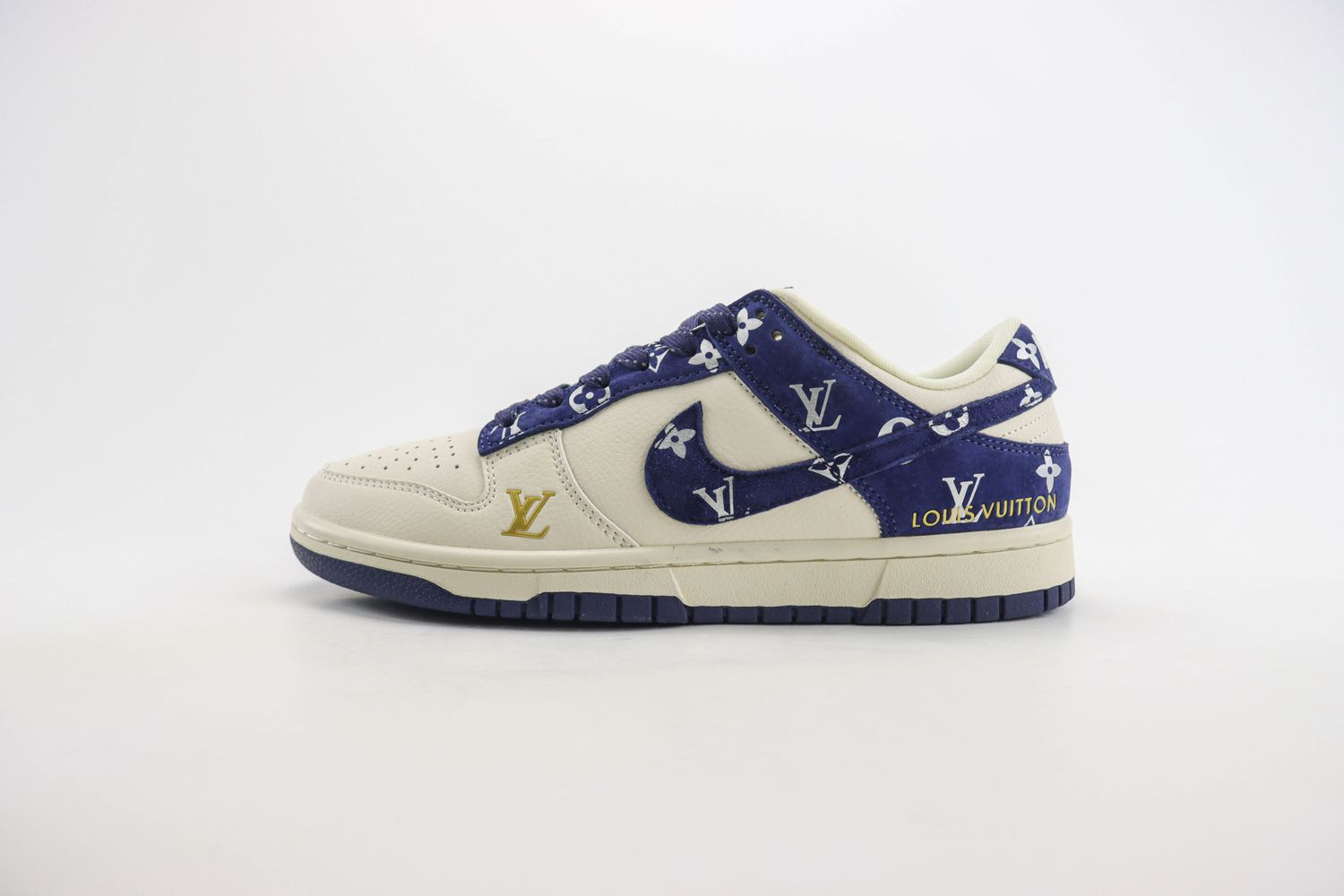 Nike SB Dunk Low x LV 38