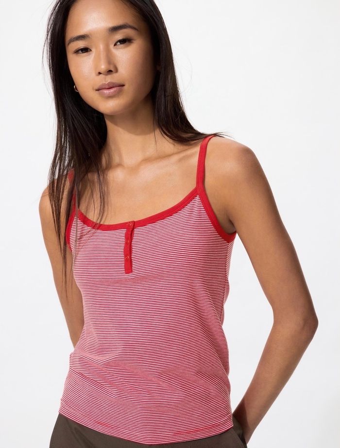 UNIQLO Зөөлөн материалтай топ