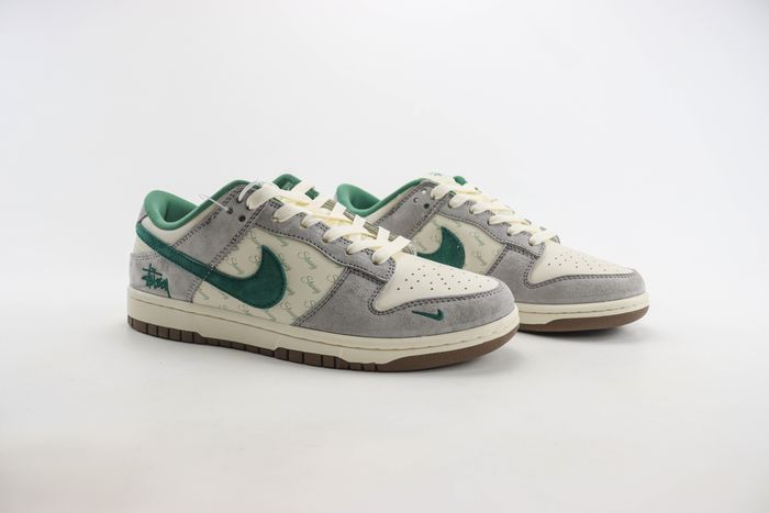 Nike SB Dunk Low x Stussy 127