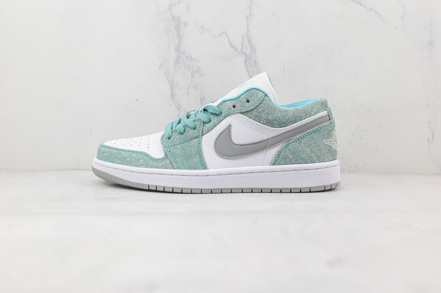 Jordan 1 Low SE New Emerald