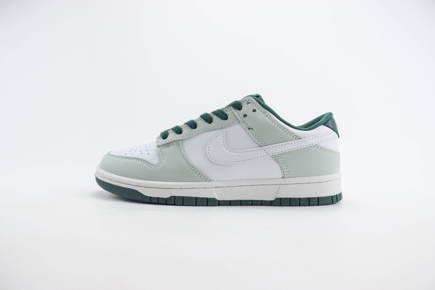 NIKE Dunk Low Retro SE Photon Dust White