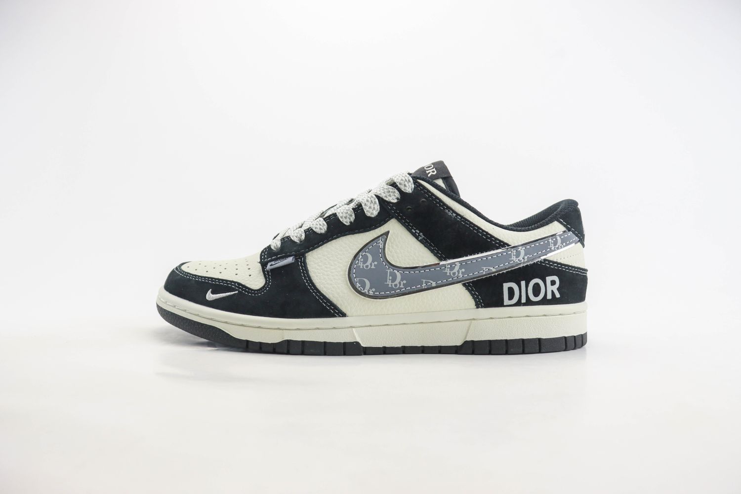 Nike SB Dunk Low x DIOR 05