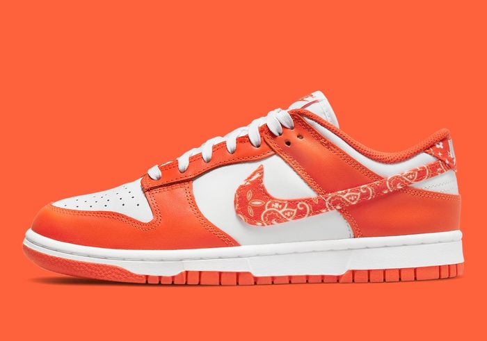 Womens Nike Dunk Low Essential 