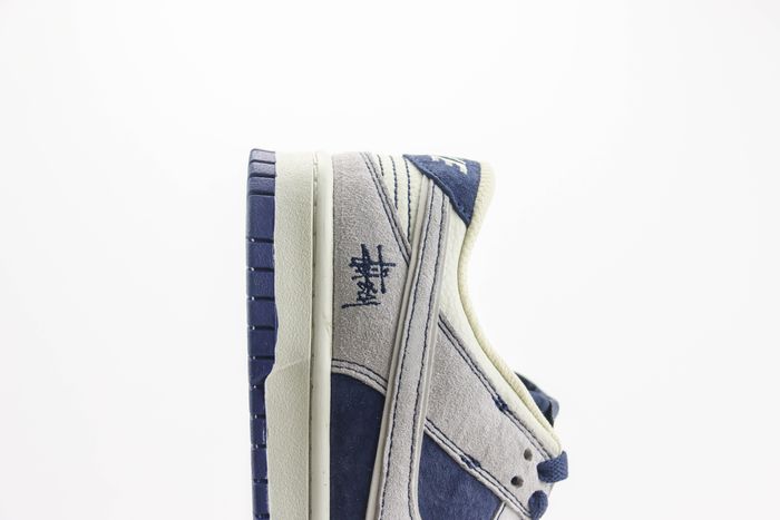 Nike SB Dunk Low Stussy 13