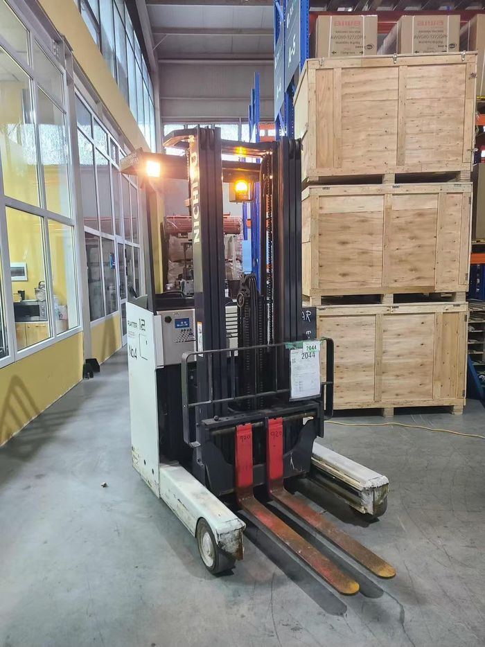 Nichiyu Reach truck
