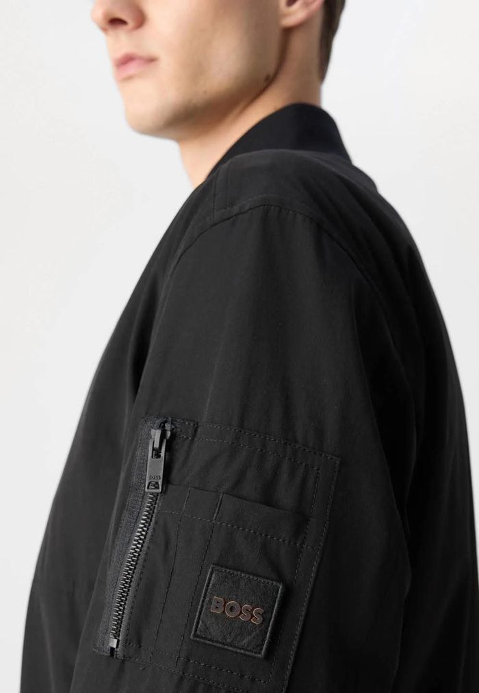 𝐇𝐮𝐠𝐨 𝐁𝐨𝐬𝐬 - брэндийн бомбер жакет 