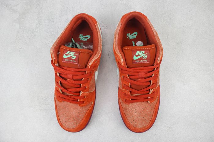 Nike SB Dunk Low " Mystic Red and Rosewood" 