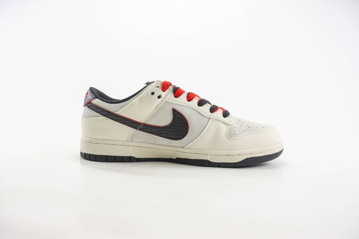 Nike Dunk low x Supreme 130