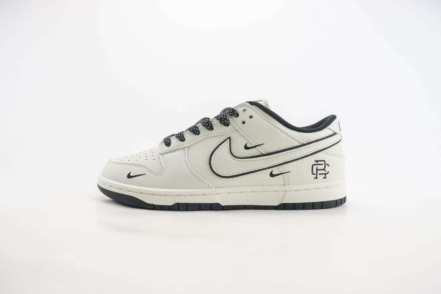 Nk SB Dunk Low x Reigning Champ 