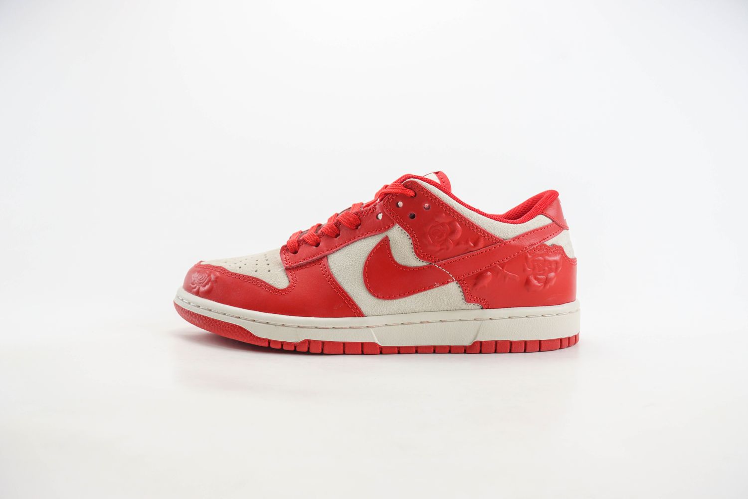 Wmns Dunk Low red 'Roses'