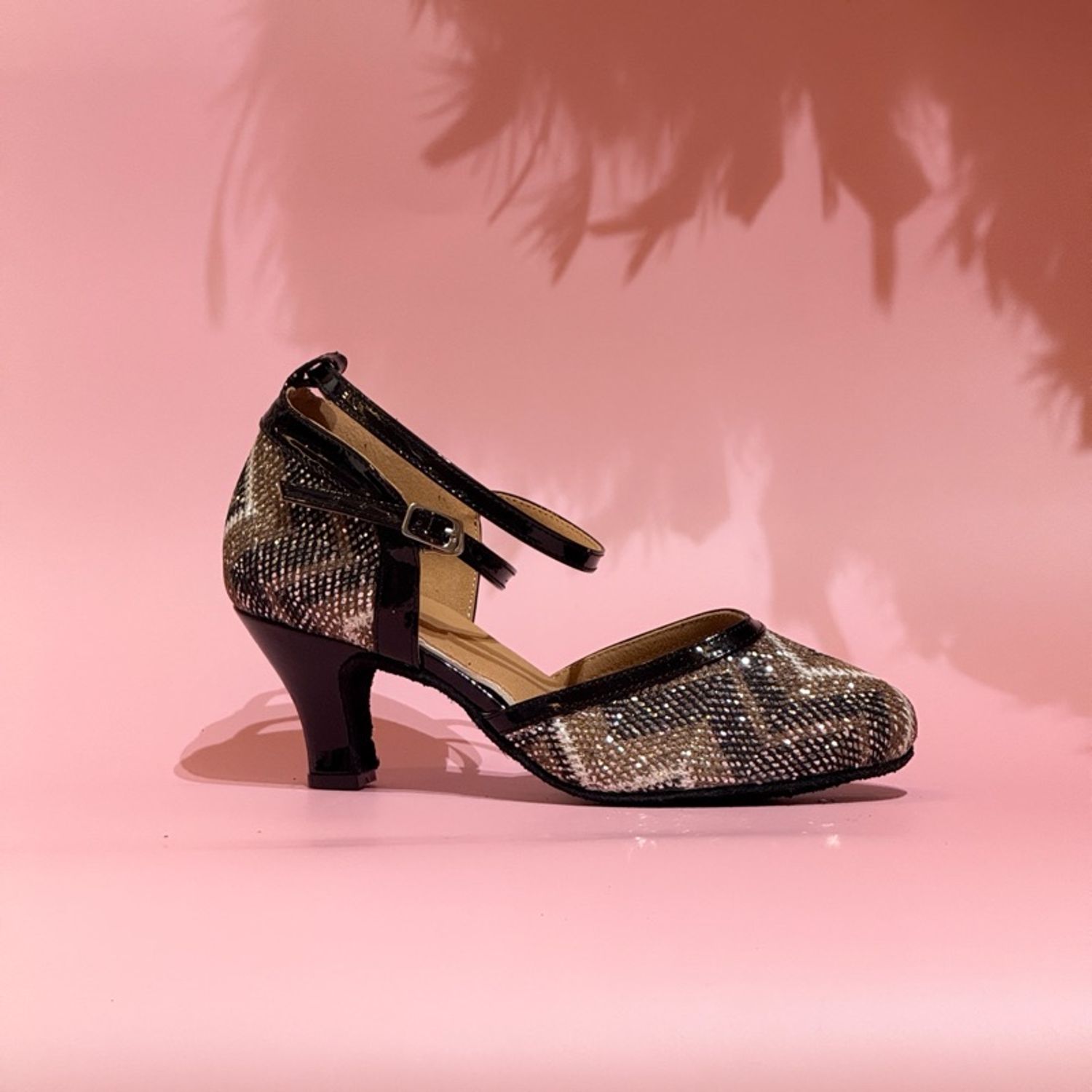 Бүжгийн гутал