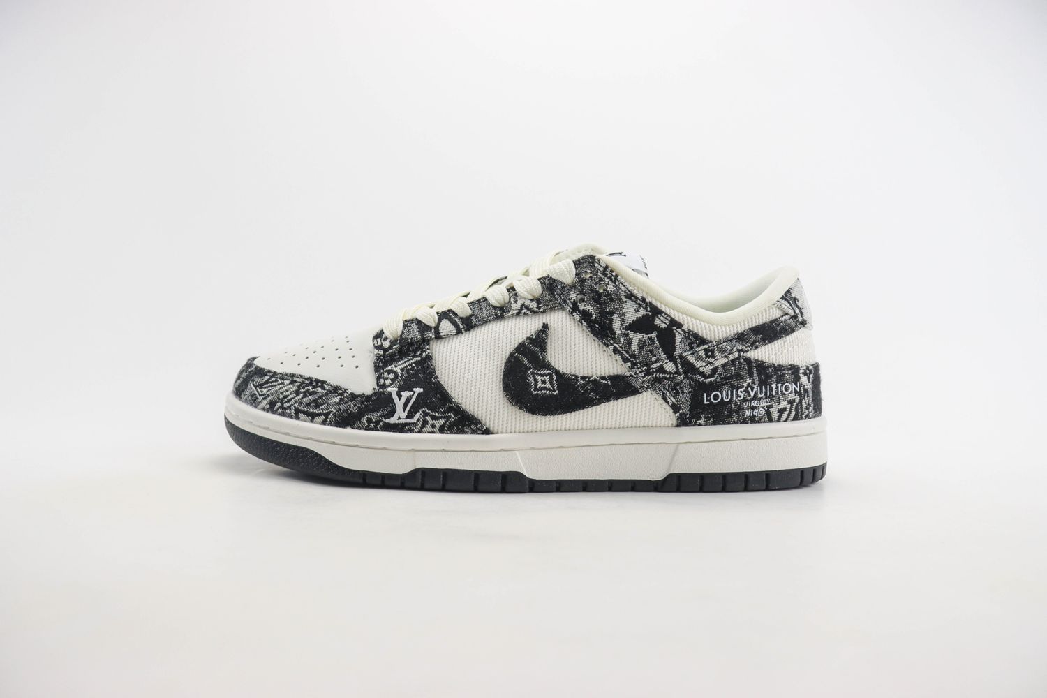 Nike SB Dunk Low x LV 44