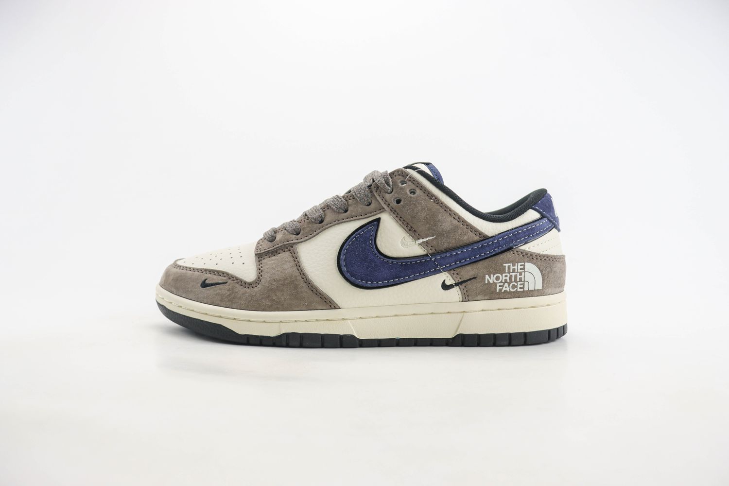  Nike SB Dunk Low x  The North Face 28