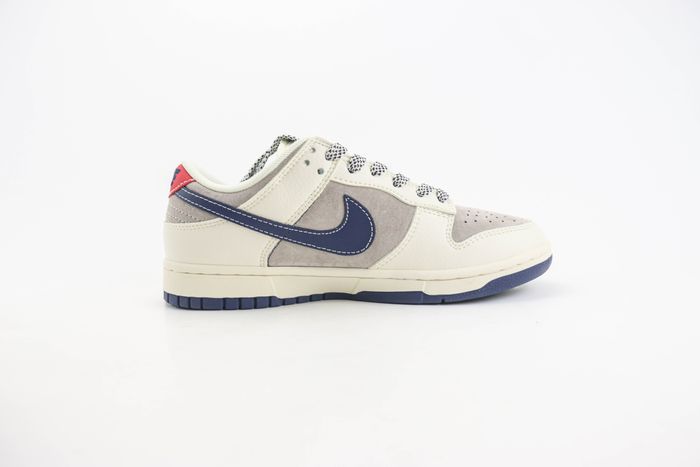 Nike SB Dunk Low x Stussy 102