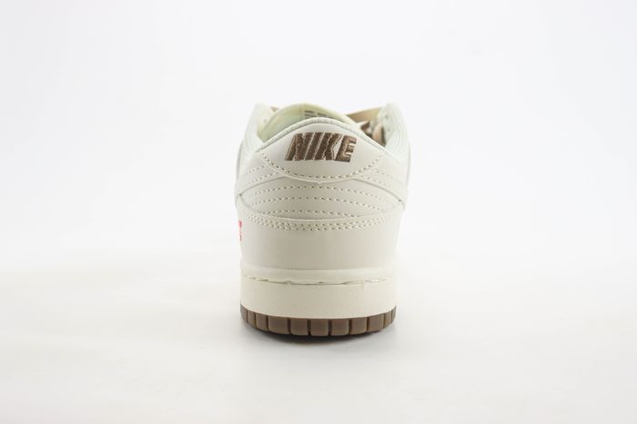 Nike SB Dunk Low x supreme 42