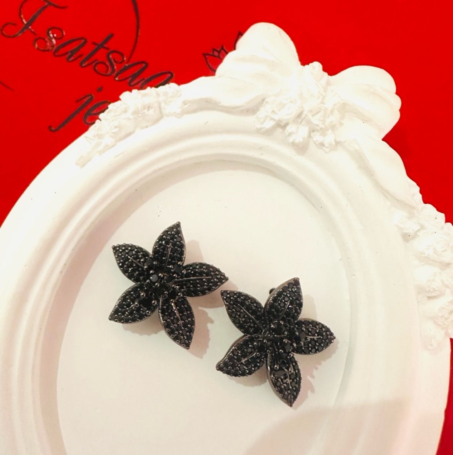 Цэцэгтэй ээмэг