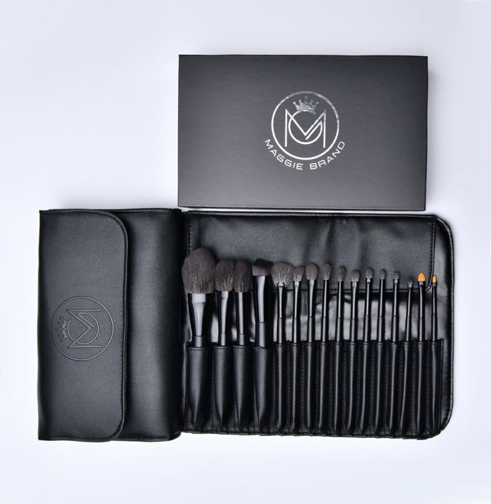 MAGGIE BRUSH SET 