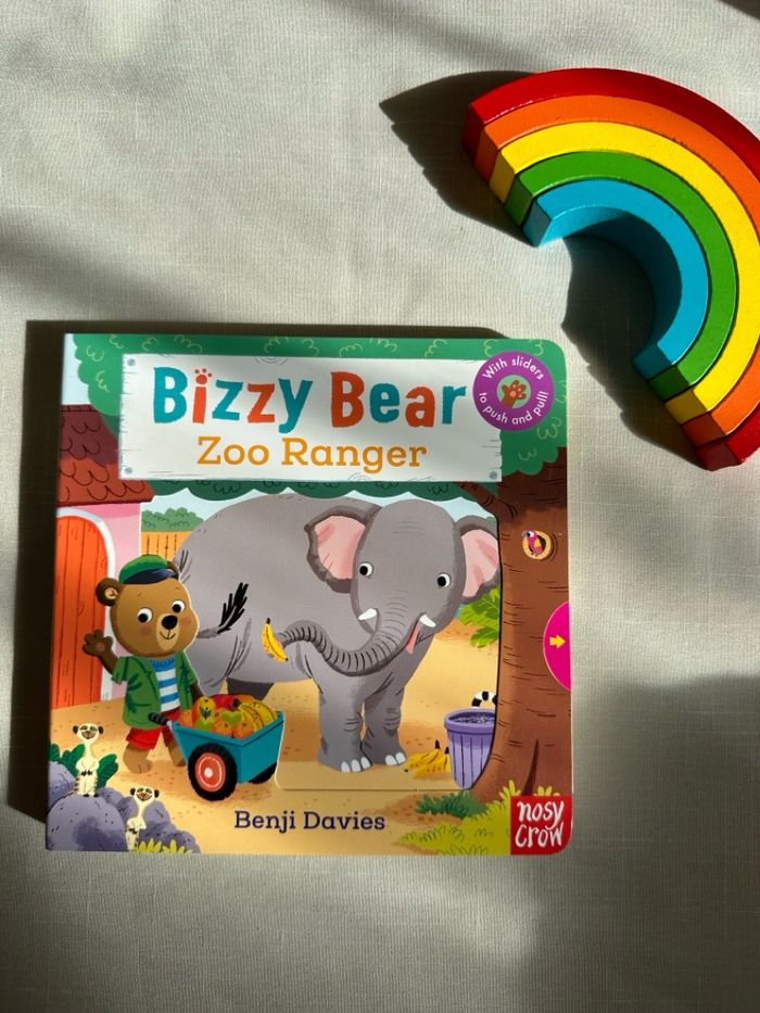 Bizzy bear - Zoo ranger