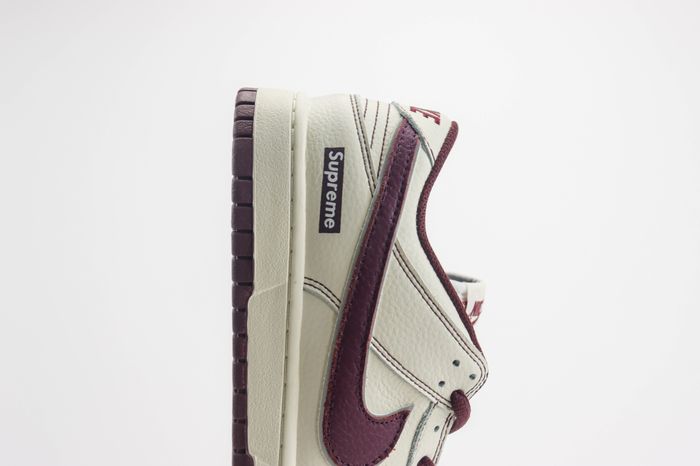 Nike SB Dunk Low x Supreme 111