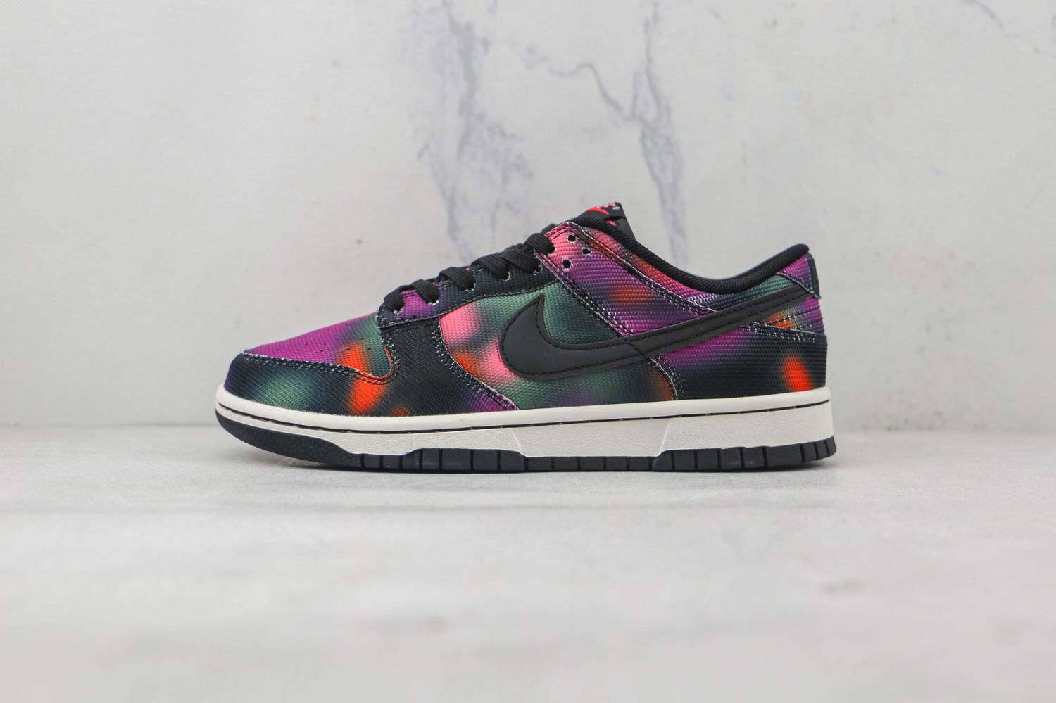 Nike SB Dunk Low "Graffiti"
