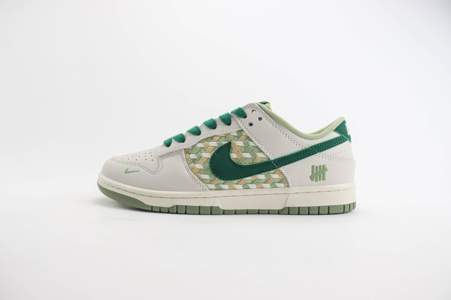 Nike Dunk SB Low x Undefeated 16