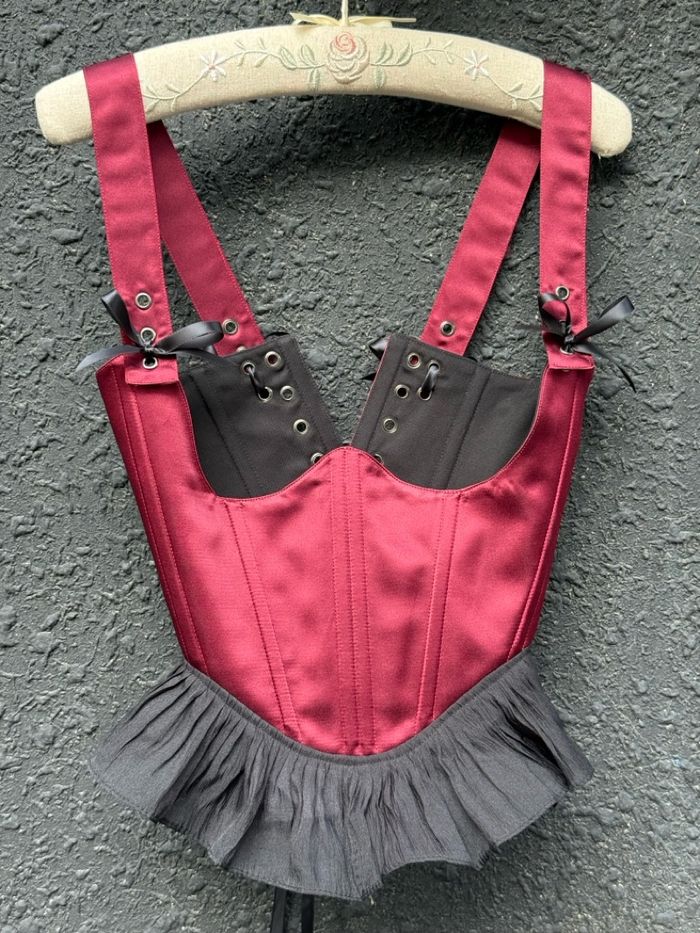 Burgundy red + цацагтай 