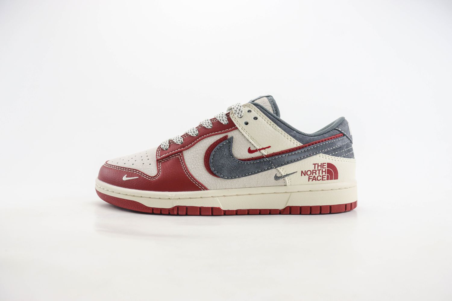 Nike SB Dunk Low x  The North Face 07