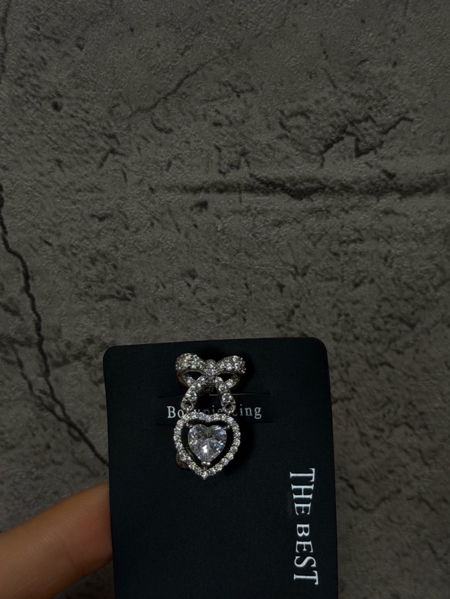 Хүйсний ээмэг 