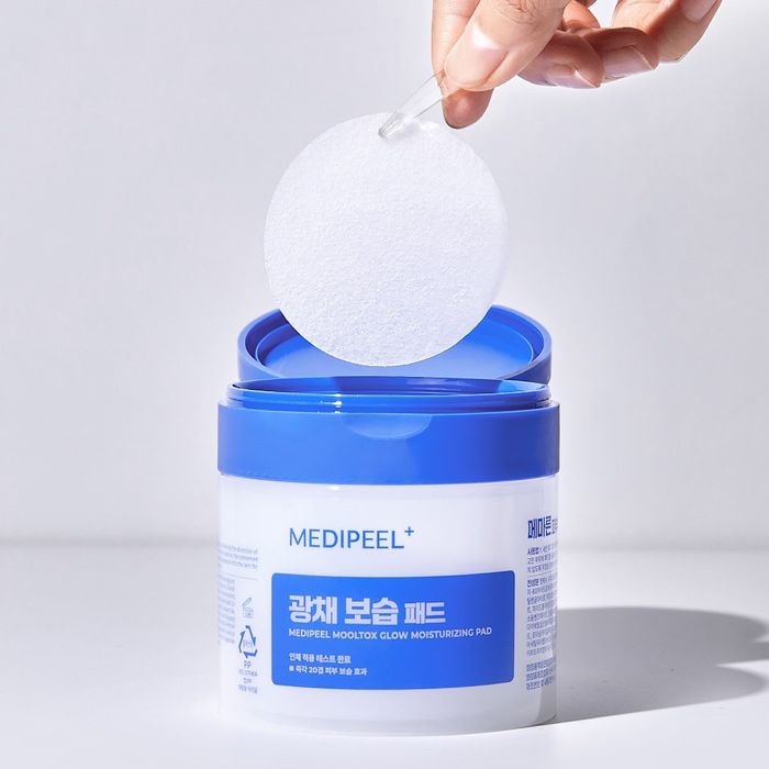 MEDIPEEL Mooltox glow moisturizing pad 