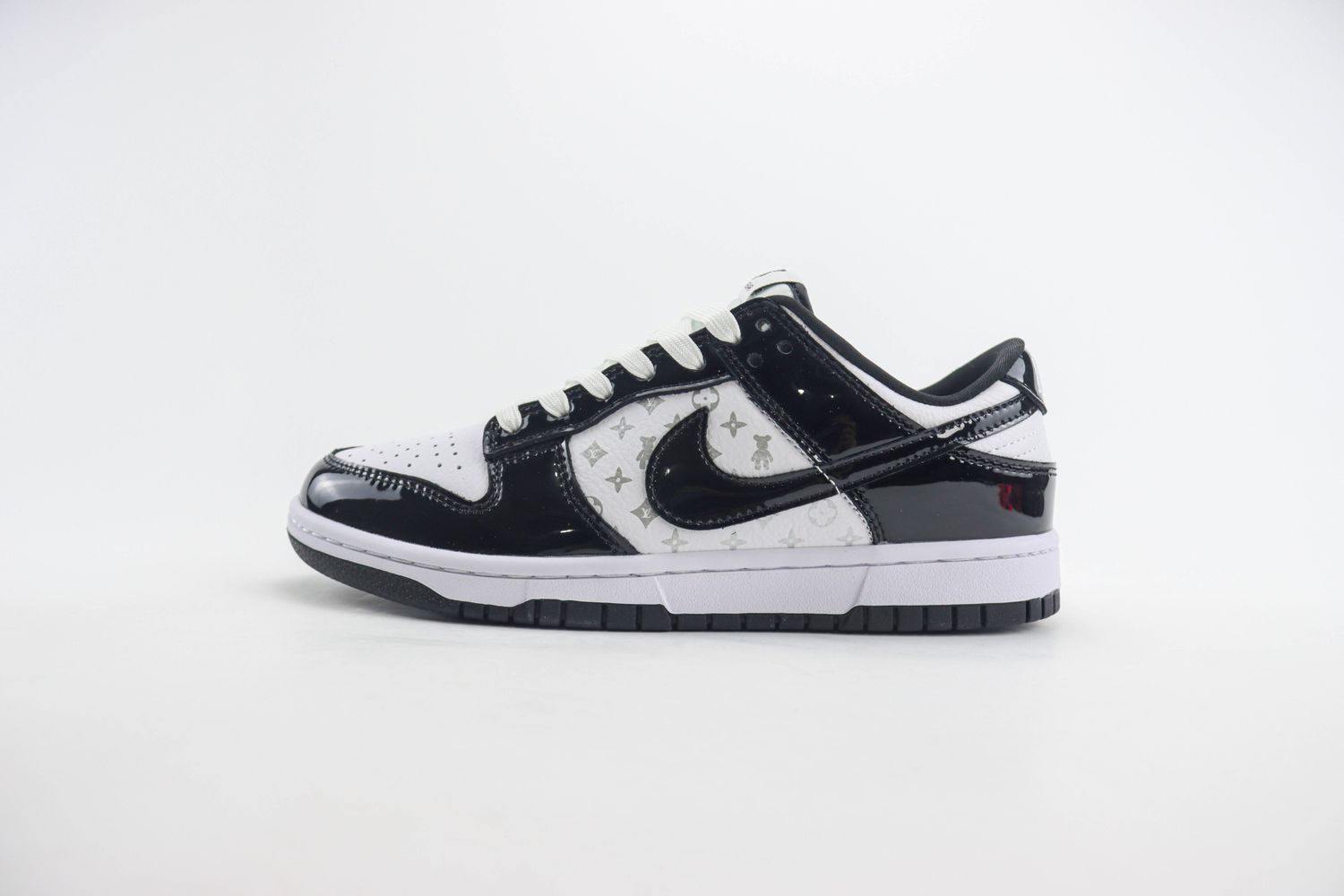 Nike SB Dunk Low x LV 68