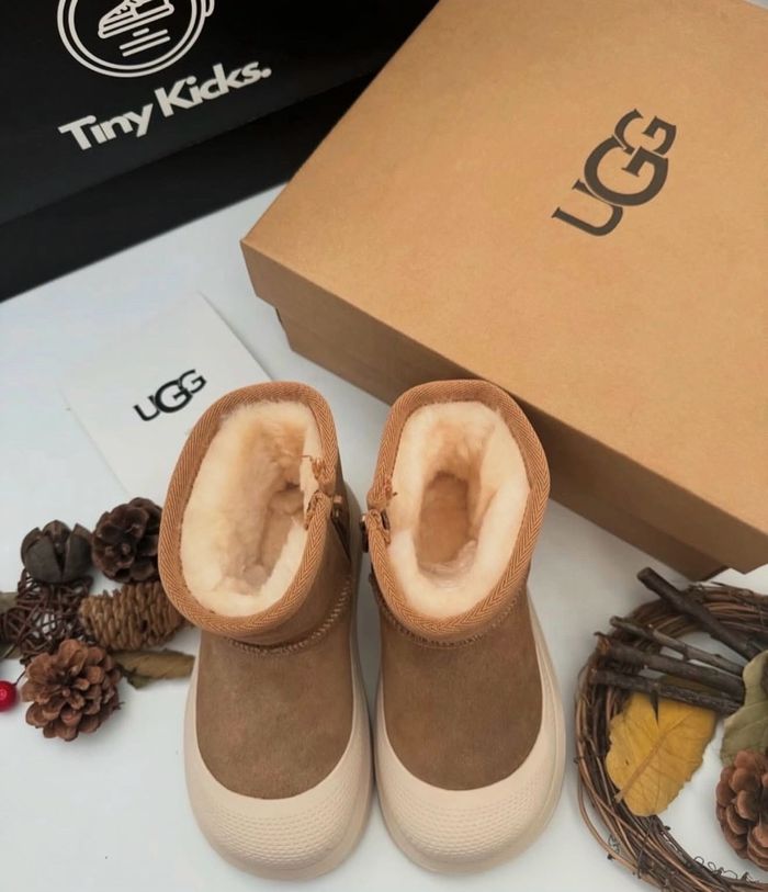 UGG Neumel Hybrid Boot