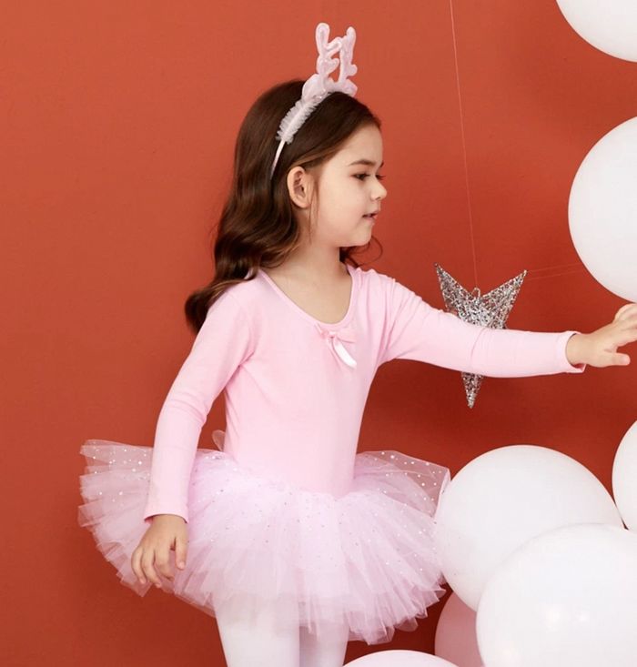 Гялтгар хормойтой ягаан