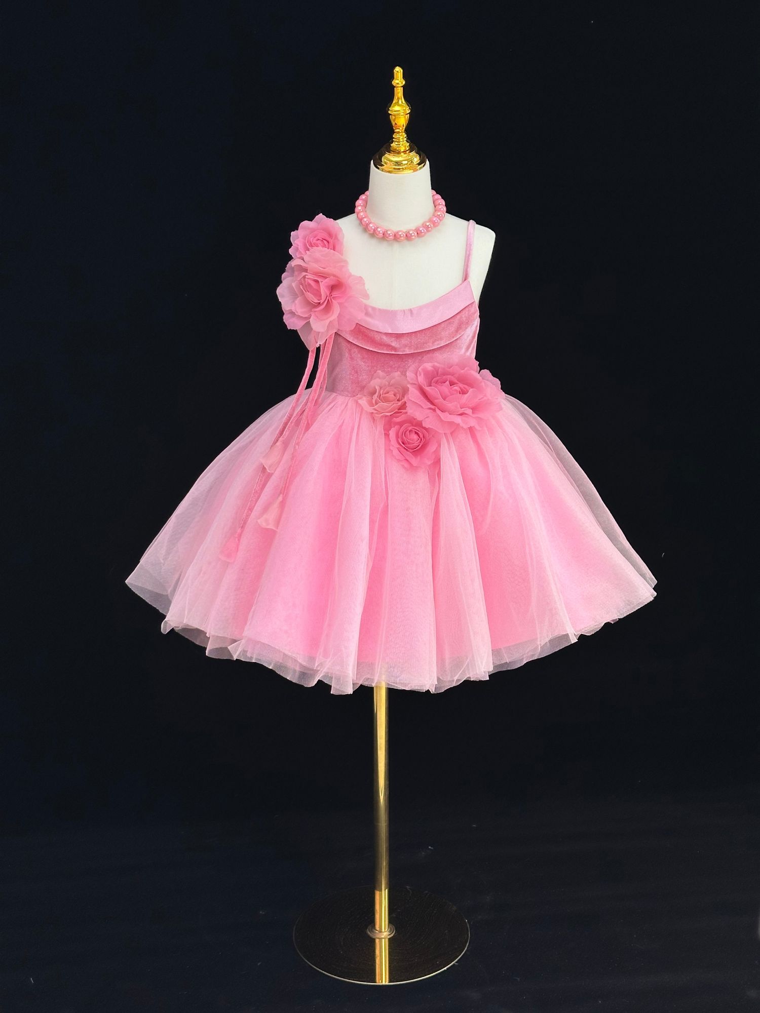 Хилэн энгэртэй цэцгэн гоёлтой ягаан даашинз