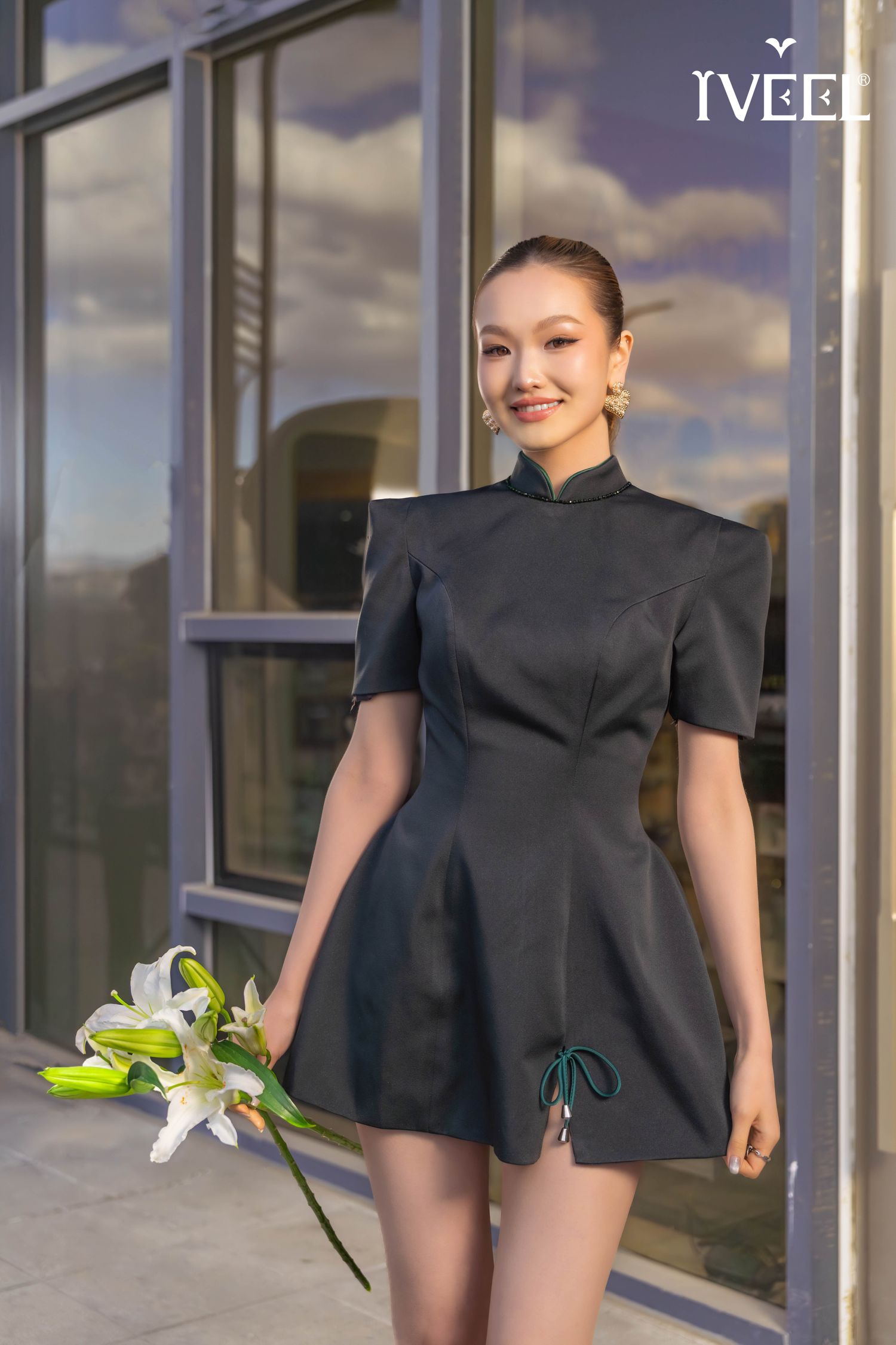 Дөрвөлжин мөртэй богино дээл