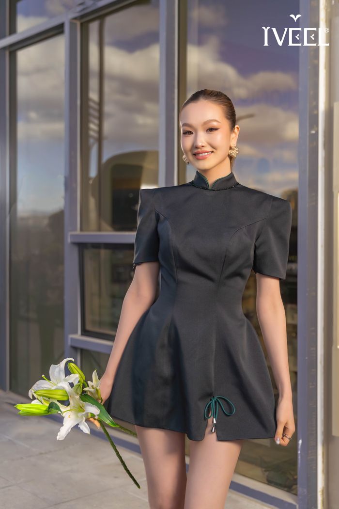 Дөрвөлжин мөртэй богино дээл