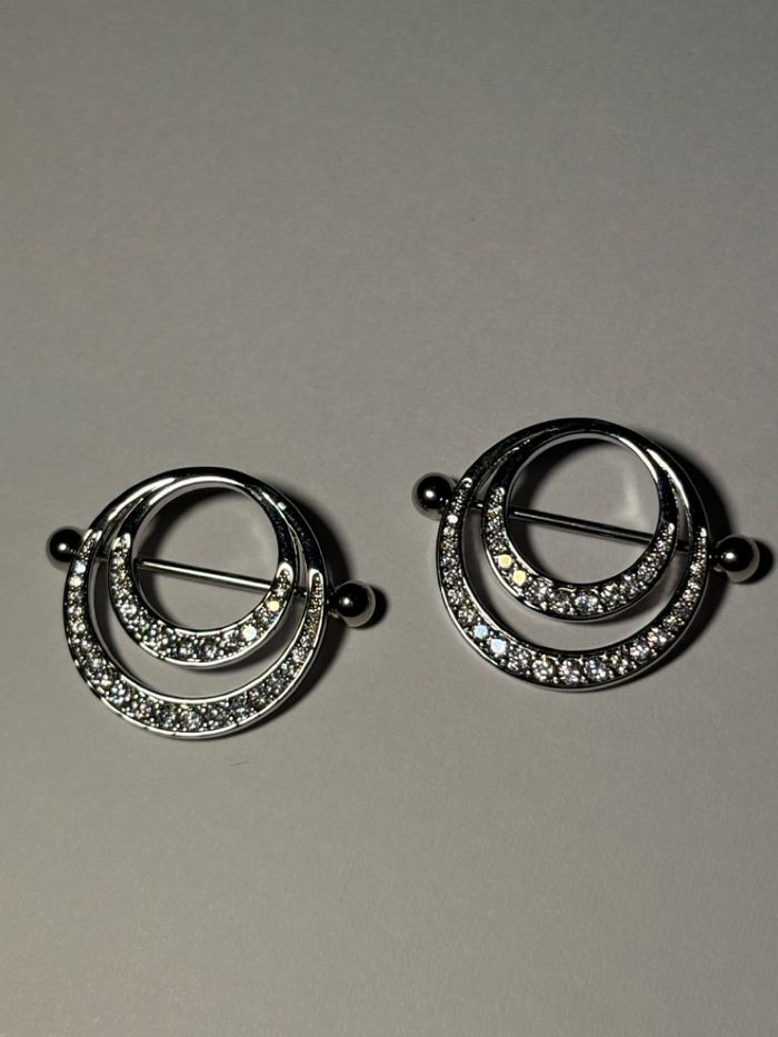 Хөхний ээмэг