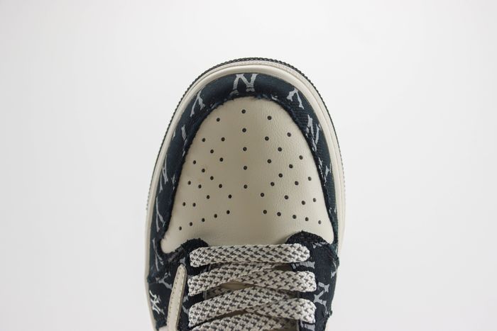 Travis Scott x Nike Air Jordan 1 Low 32