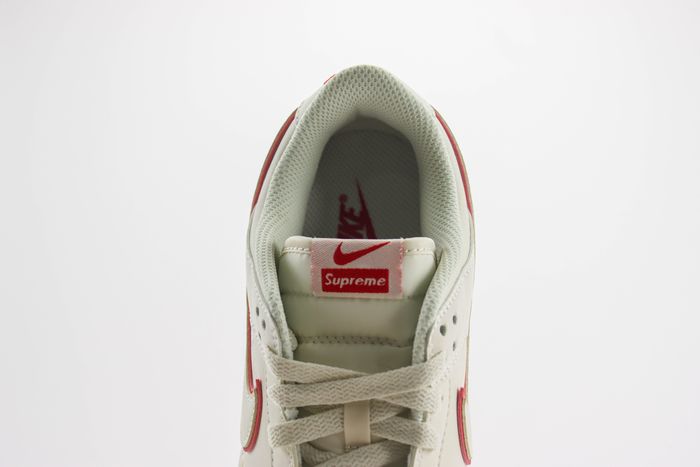  Nike SB Dunk Low x supreme 98