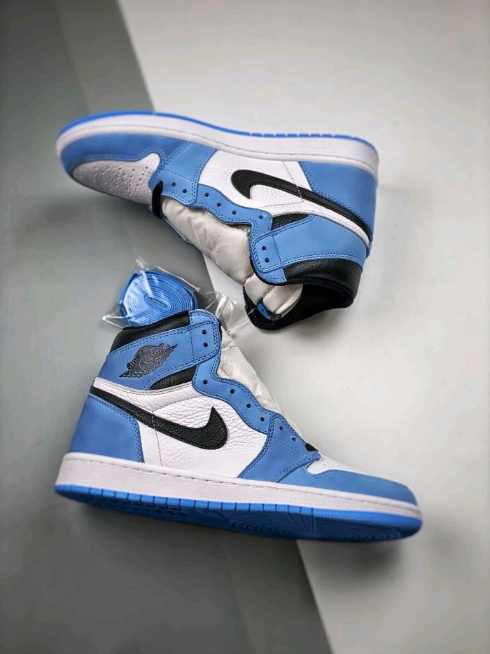 Jordan 1 Retro High OG "University blue"