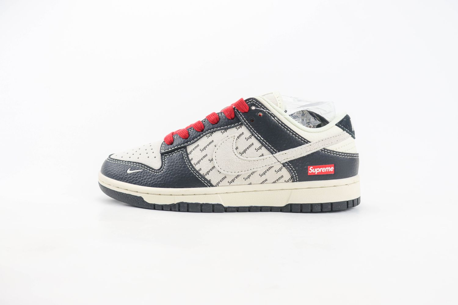 Nike SB Dunk Low x supreme 29