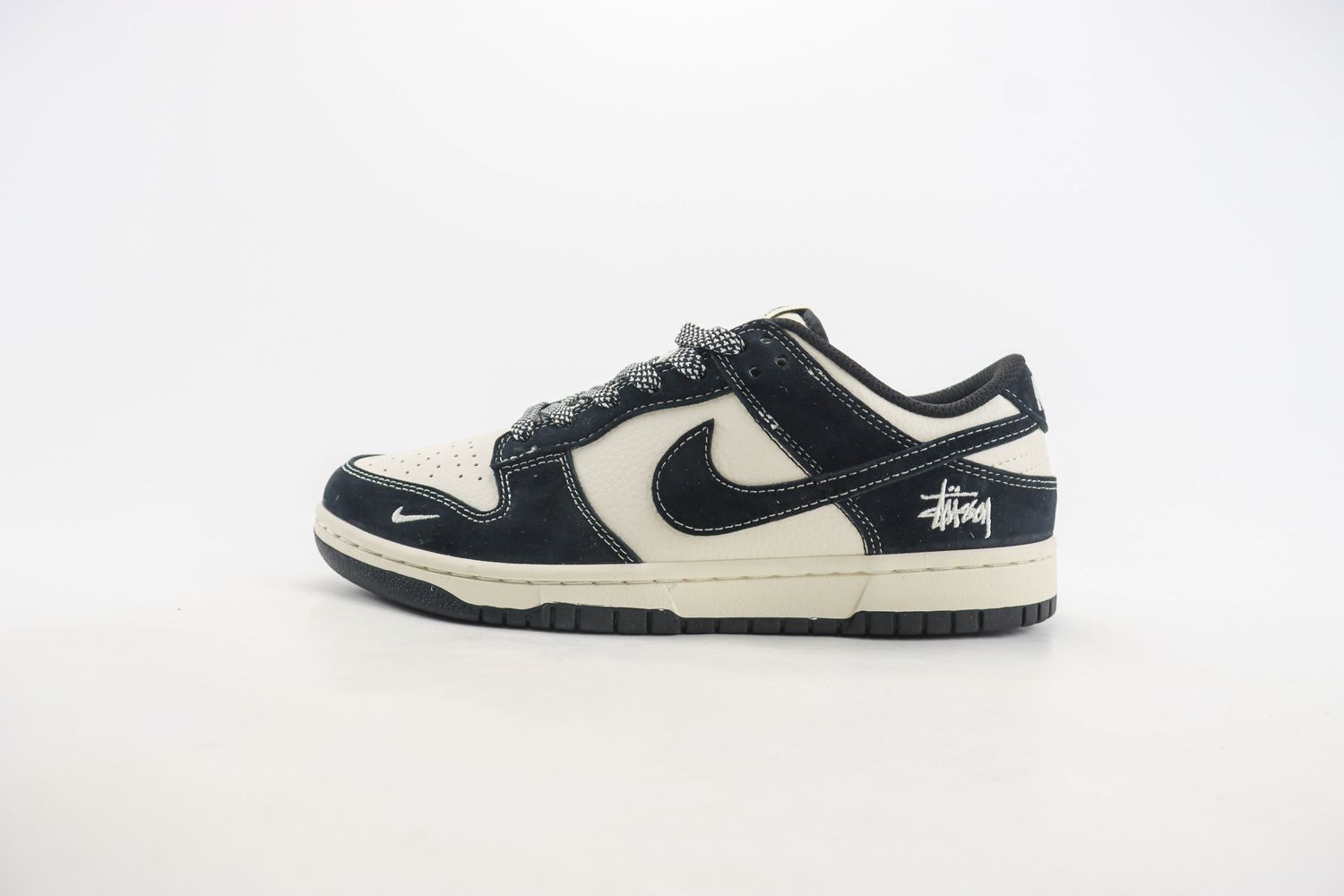 Nike SB Dunk Low x Stussy 90