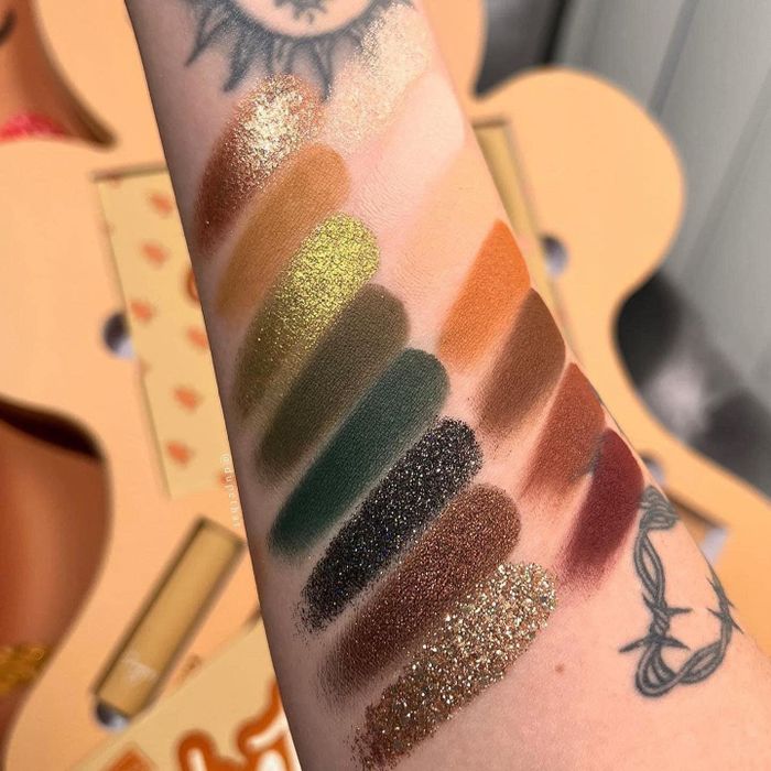 Beauty Creations winter spice shadow palette