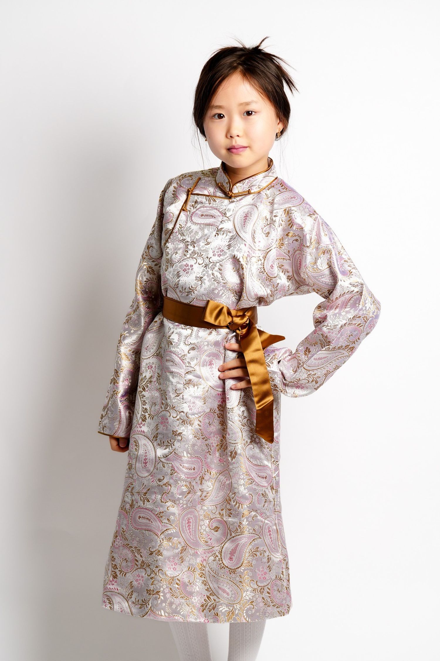 Ягаан хээтэй торгон дээл