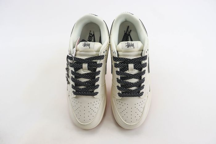 Nike SB Dunk Low x Stussy 112